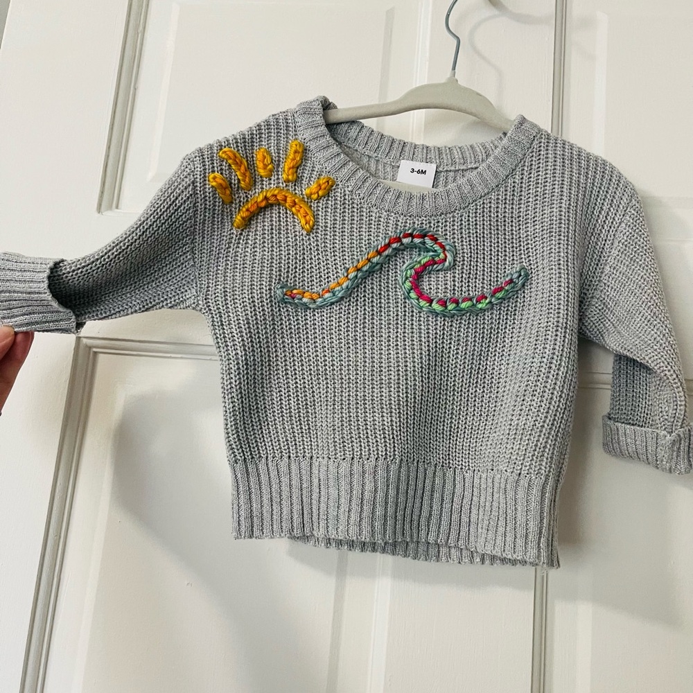 Size 3-6M wave/sun embroidered knit sweater